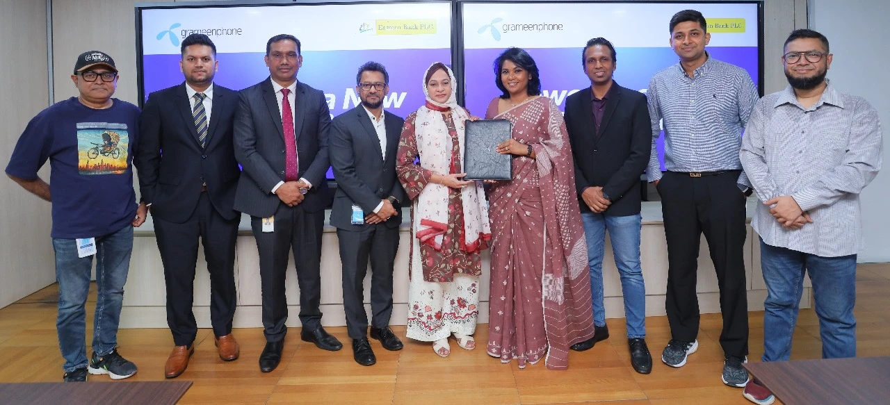 সুদবিহীন কিস্তিতে স্মার্টফোন কেনার সুযোগ আনল গ্রামীনফোন ও ইবিএল